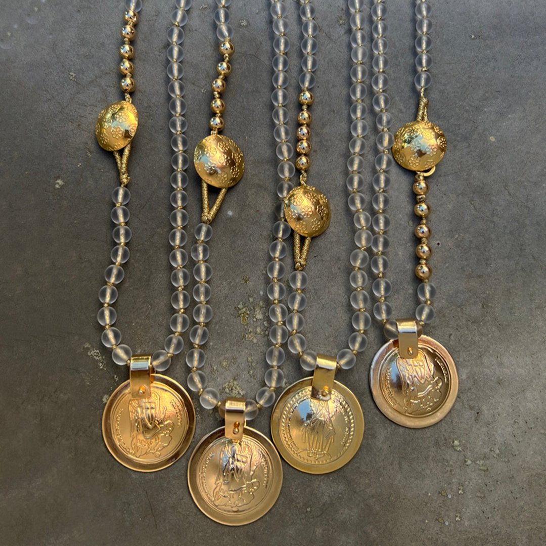 COLLAR CORTO MEDALLON AMOR Y PAZ