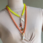 COLLAR PECESITOS NEON