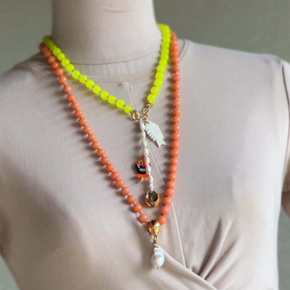 COLLAR PECESITOS NEON