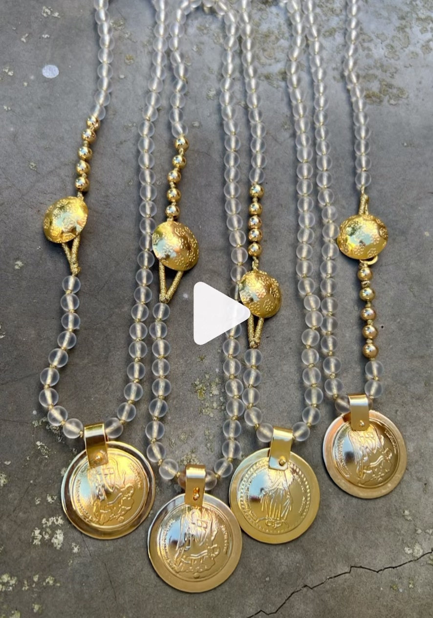 COLLAR CORTO MEDALLON AMOR Y PAZ